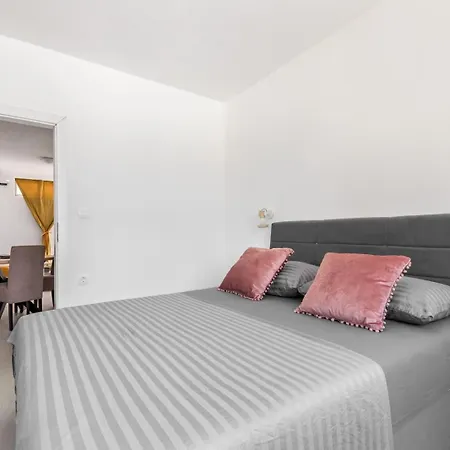 Apartment Srecko House